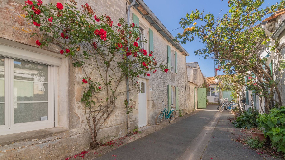 Le Bois-Plage-en-Re House | In the heart of the village, fully renovated family house with large terrace