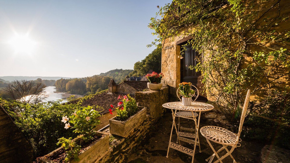 Beynac-et-Cazenac House | In the heart of the village, a breathtaking view of the river.