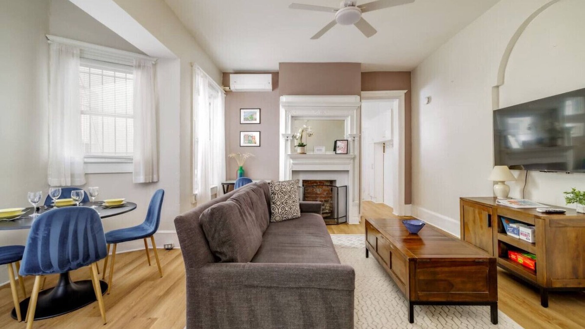 Adams Morgan Apartment | In the heart of Adams Morgan | Vintage Charm