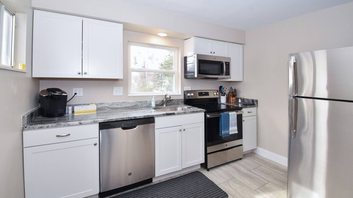 Blue Ash House | In the Heart of Blue Ash- close to Kenwood Mall