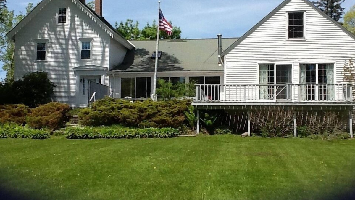 Castine House | In The Heart Of Castine, 3 blocks from docks, perfect for family reunions