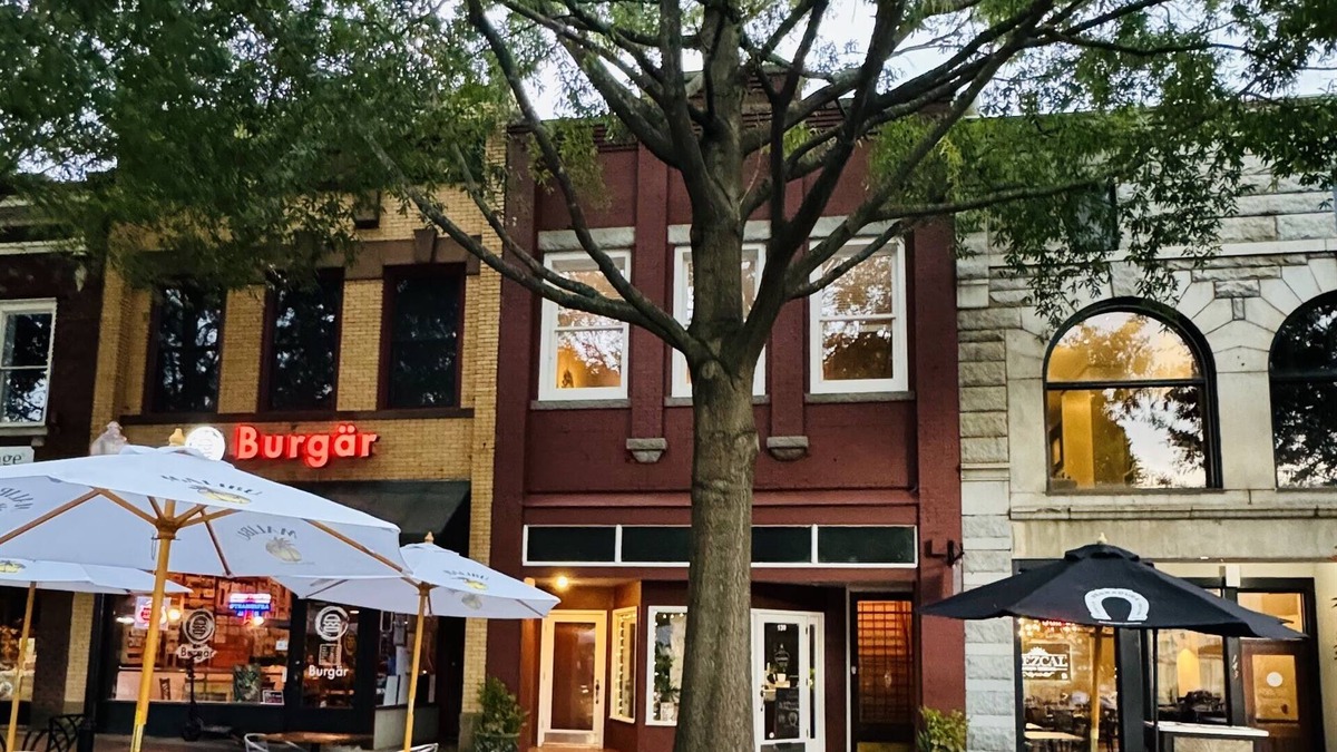 Spartanburg Apartment | In the heart of downtown Spartanburg! Literally! Steps to restaurants and shops!