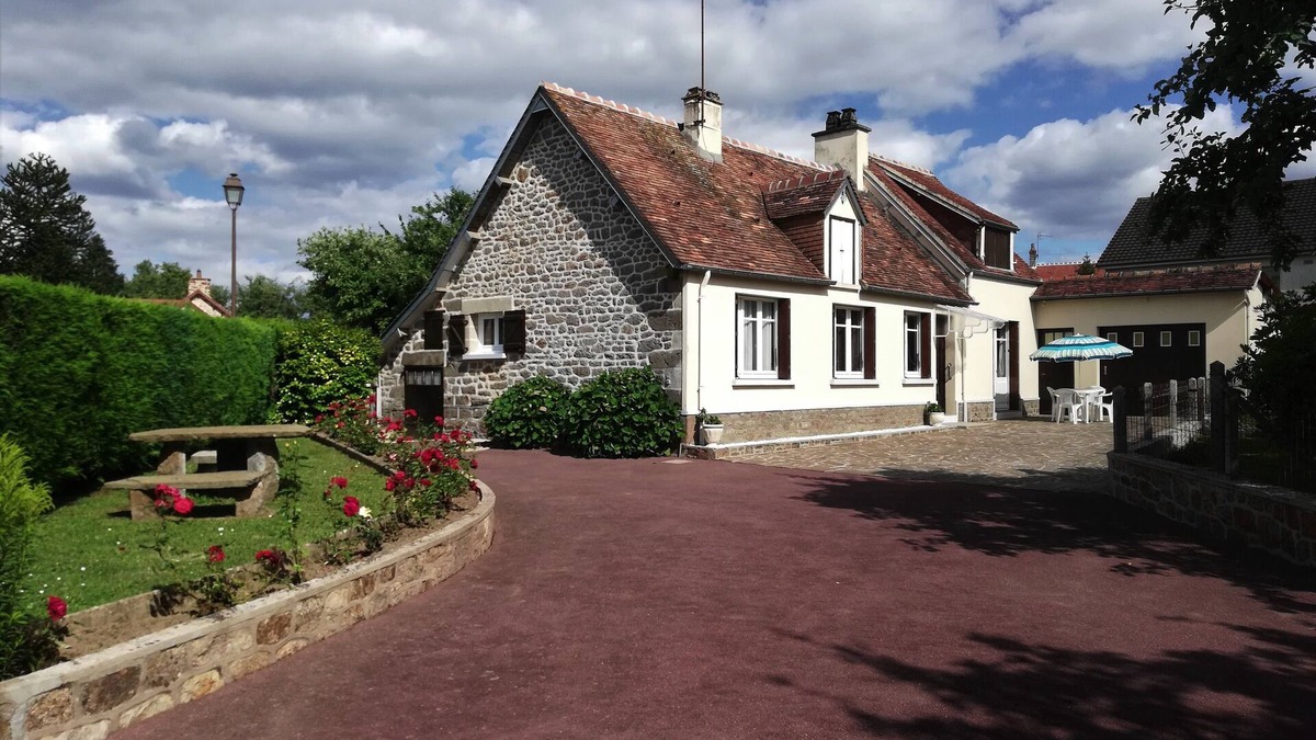 Magny-le-Desert House | In the heart of Normandy, 10 minutes from Bagnoles de l'Orne. WIFI . Linen