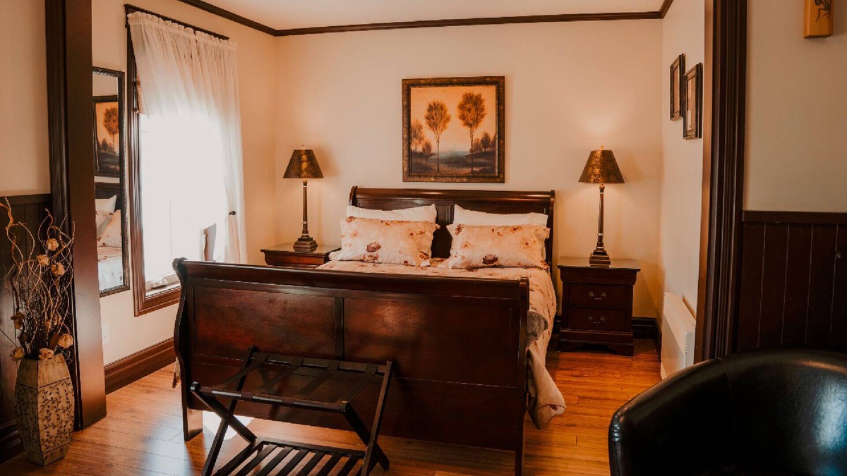 Matane House | In the heart of Matane, the Bruine Océane Inn is a little gem ready to welcome y