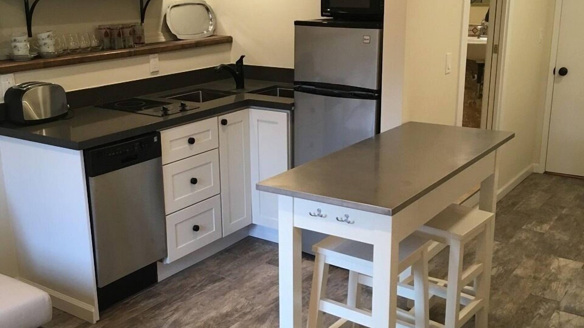Marina District Apartment | In the heart of the Marina District- walking distance to local transportation