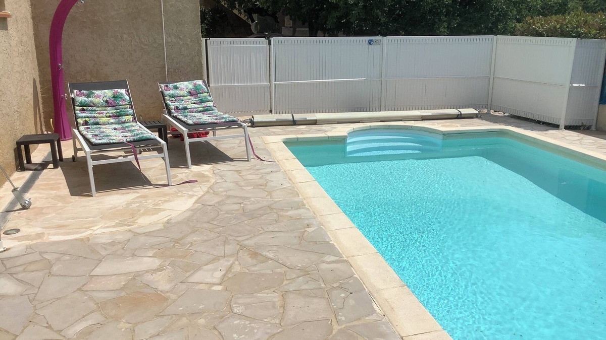 Reillanne House | In the heart of the Luberon Luxury apartment with private heated pool in a quiet