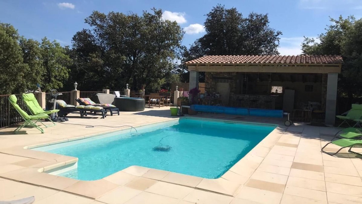 Viens Villa | In the heart of the Luberon, spacious villa with private pool and jacuzzi