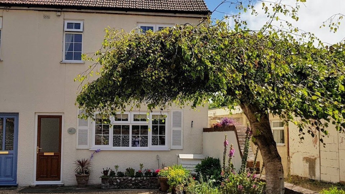 West Runton Cottage | In the heart of the popular seaside village of West Runton, close to all the shops, cafes and beach.