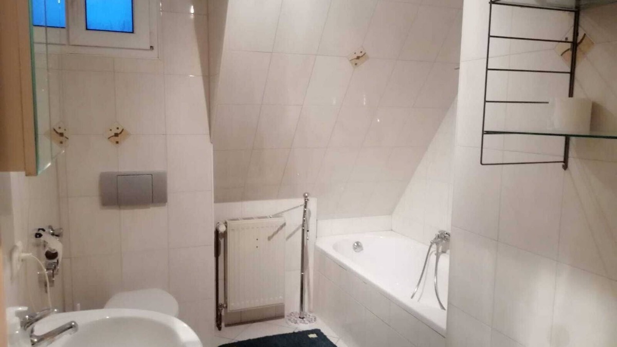 Bayreuth Apartment | In the house rose garden, center BT. 8 min. , Wifi - free parking, balcony, bus.