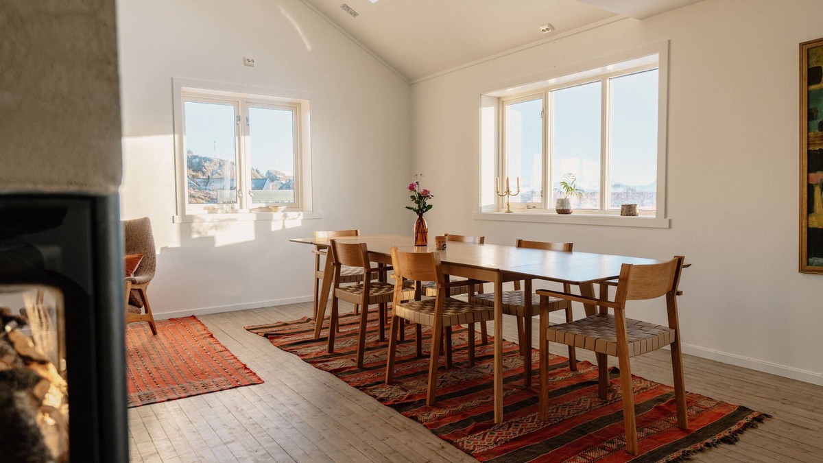 Vestvagøy Apartment | In the middle of Lofoten! Unique and spacious dockside apartment.