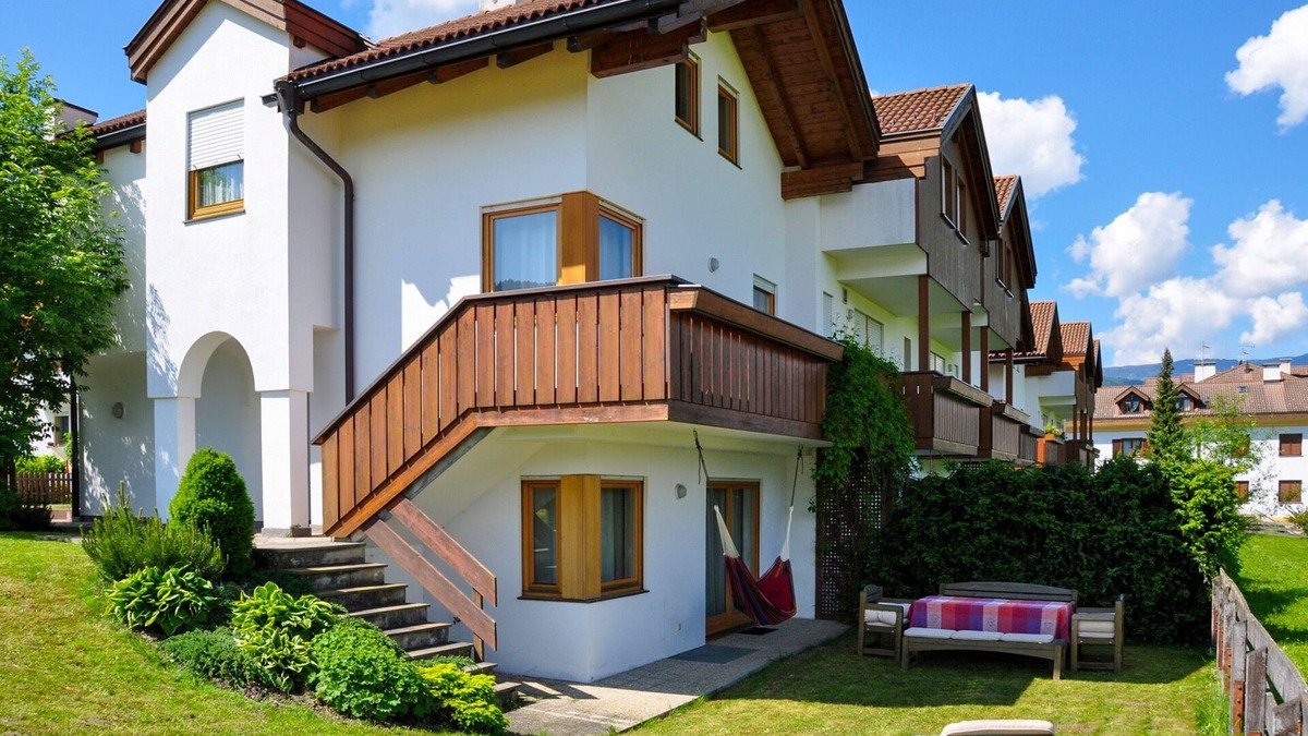 Riscone Apartment | In the quiet of Reischach Tyrolean-style apartment along the bike path