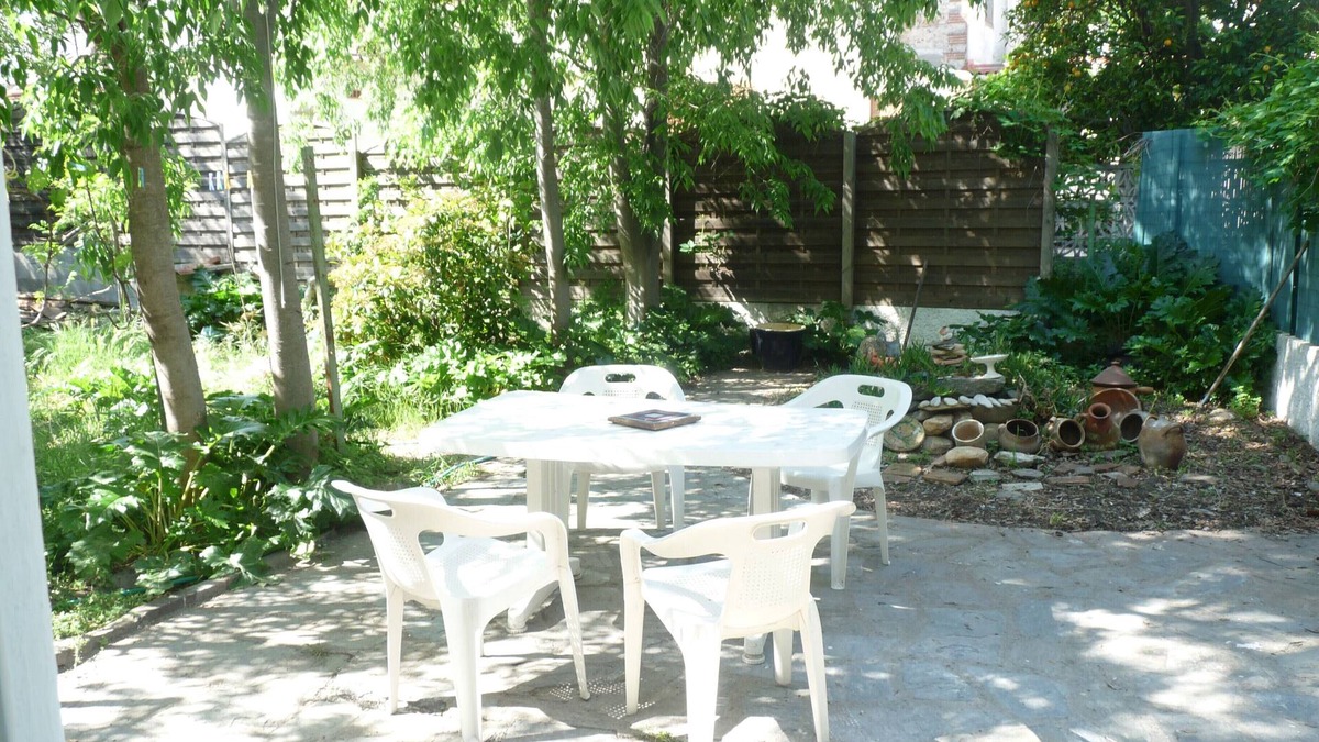 Sorede Apartment | In the shadow of the Micocouliers