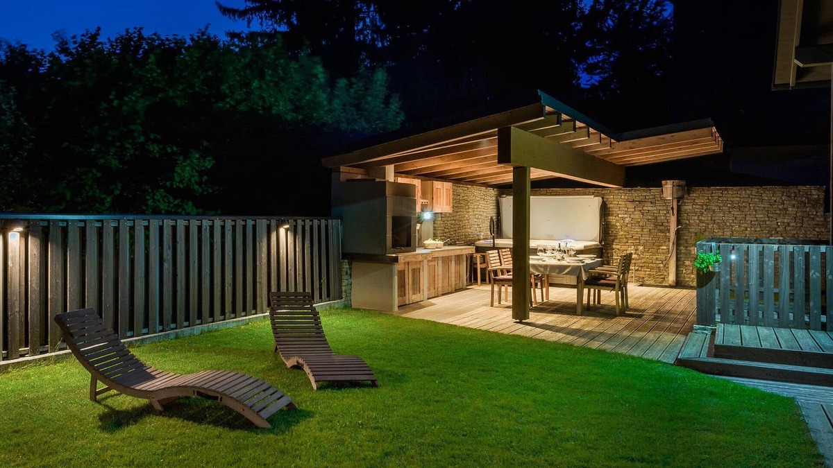 Obcina Brezovica House | In the small village of Rakitna near Ljubljana, this comfortable wooden vacation home awaits you.