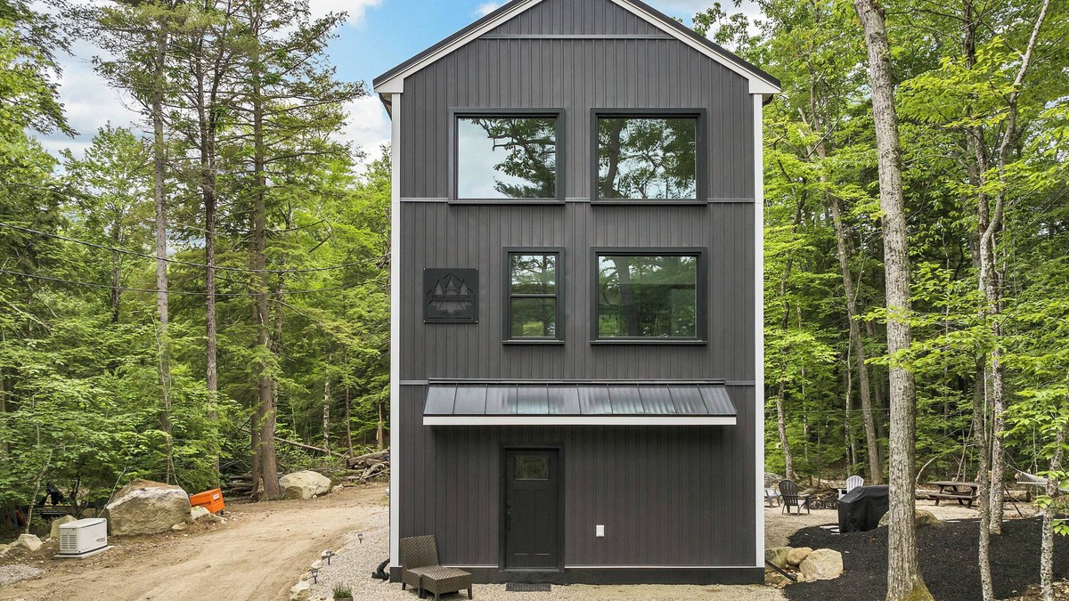 East Wakefield House | In the Trees - NH w/Lake Access