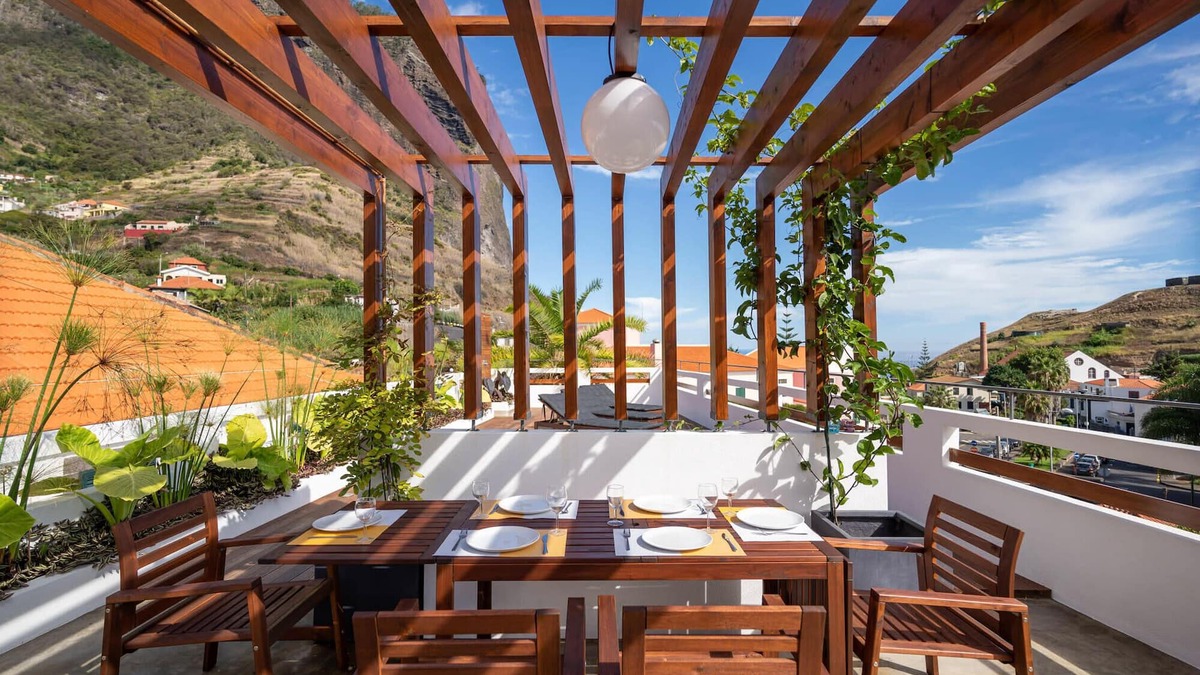 Porto da Cruz House | In the village, between the sea and the mountains - Madeira Surf Camp I