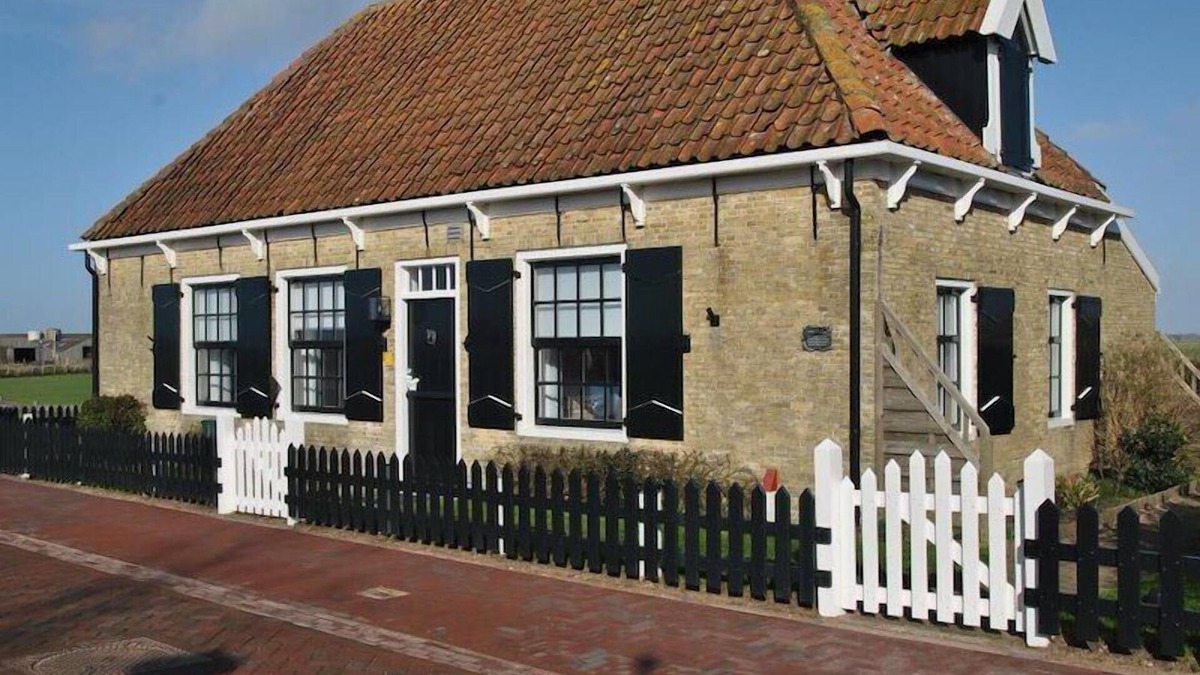 Den Hoorn House | In this beautiful house 't Wambuis you have an unobstructed view of the landscape and the dunes. the