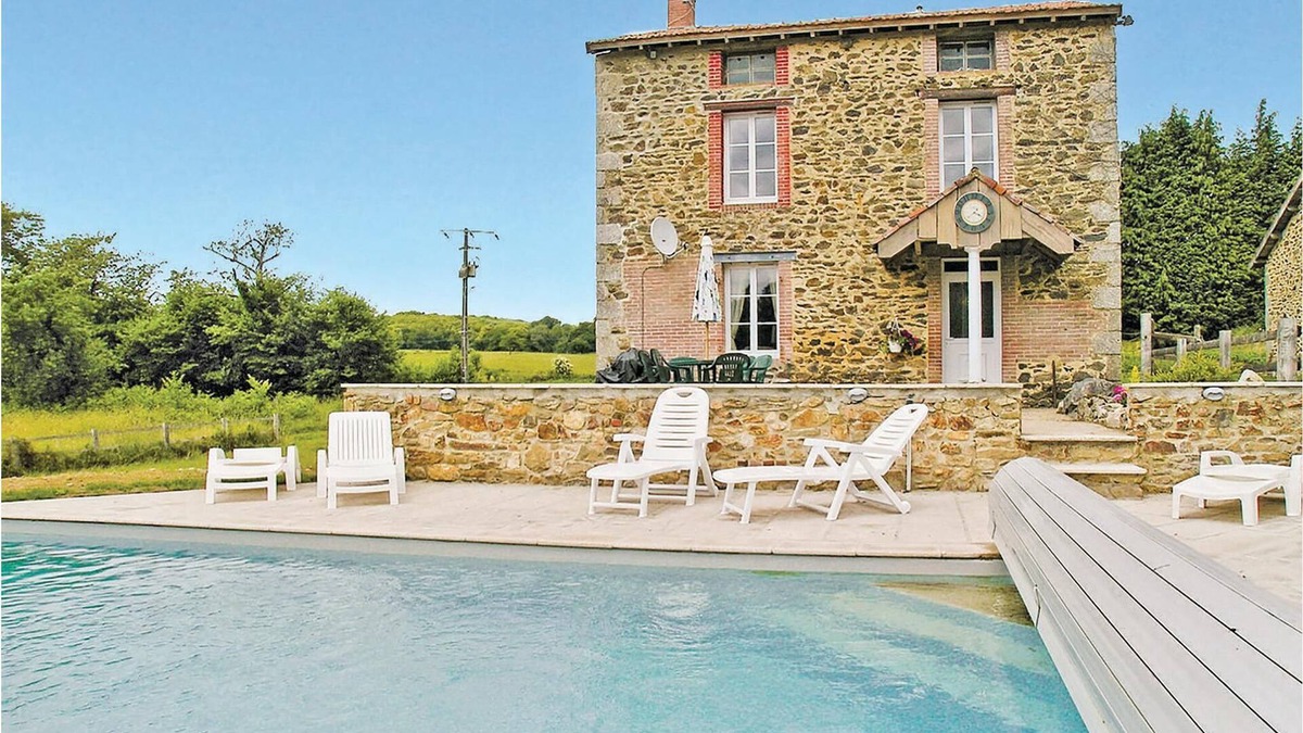 Moissannes House | In this very nice vacation home in the department of Haute-Vienne modern comfort og original charm a