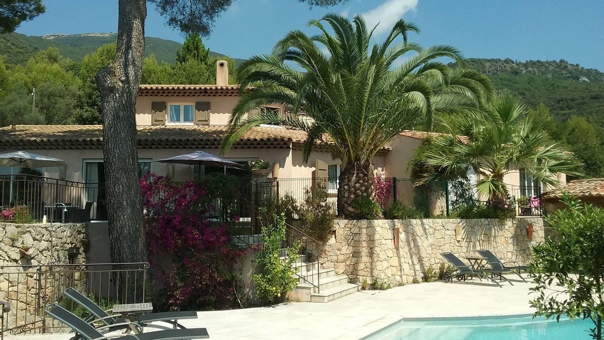 Tourrettes-sur-Loup Cottage | In Tourettes-sur-Loup, charming gite with infinity pool