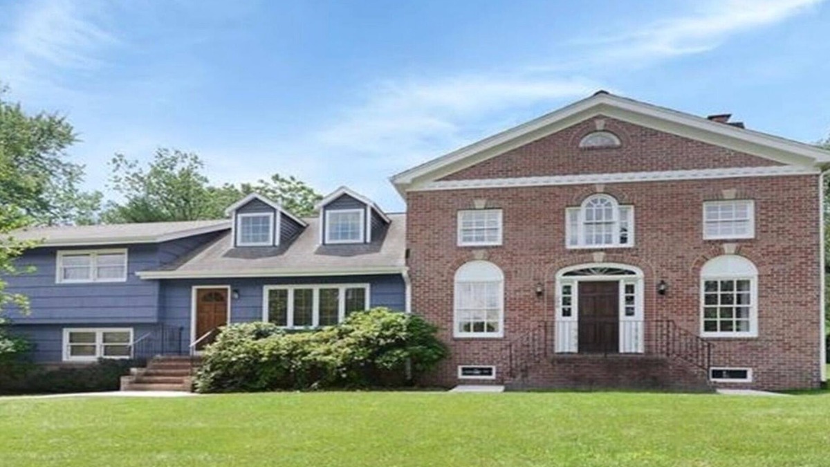 Princeton House | In-Town! Blue House 4 BR w Terrace and Backyard