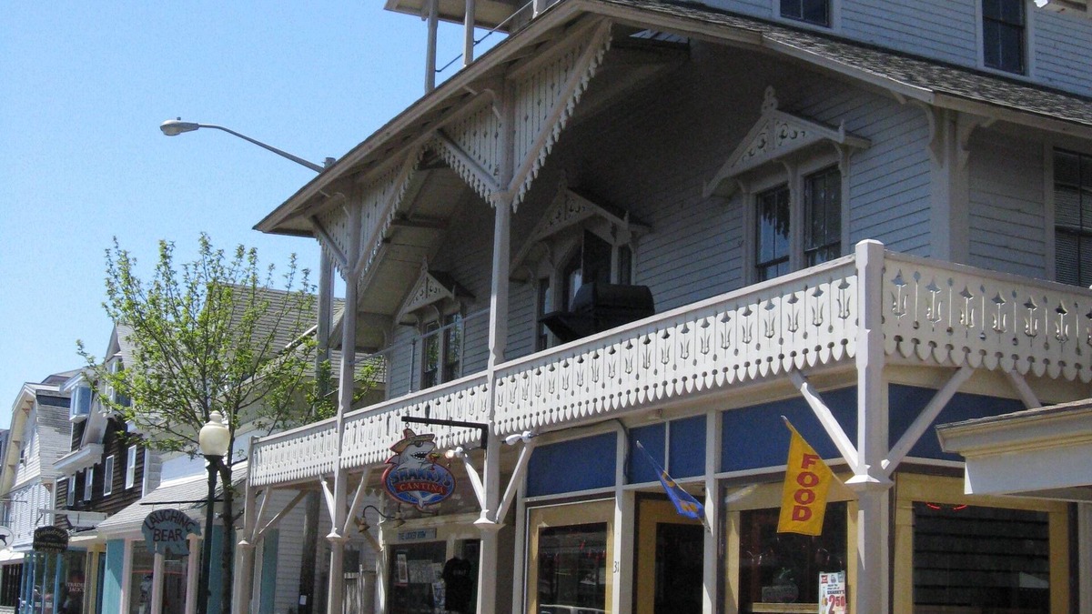 Circuit Avenue Apartment | In-Town Certified National Historic Oak Bluffs Property -