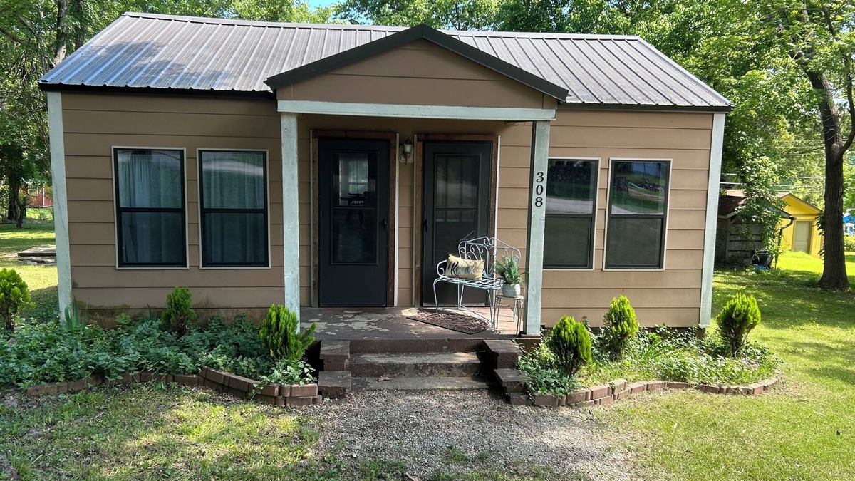 Cotter House | In Town, Large Yard, Close to Rivers and Lakes, Quiet
