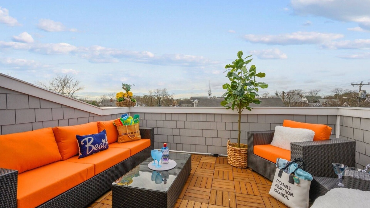 Harwich Port Condo | In town Location Walk to beach Pet Friendly AC WiFi Dolce Vita!