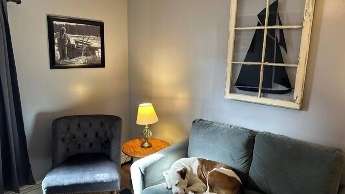 Parkside Apartment | In-town no frills 2 bedroom apt
