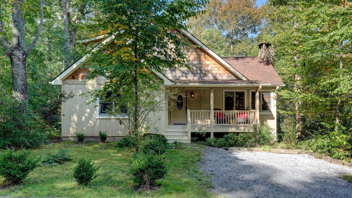 Highlands House | In town, Quiet Cul de Sac (with Wi-Fi)