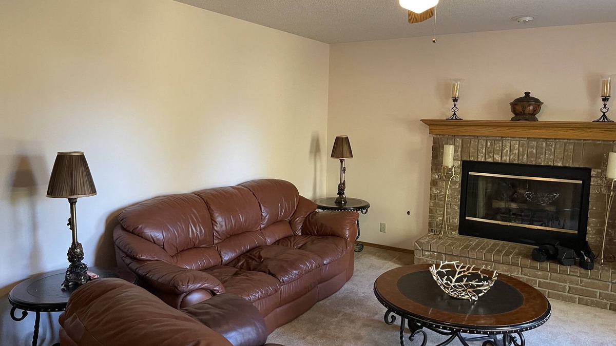 Greenwich House | in unique location , walking distance from Walmart, Starbucks and restaurants
