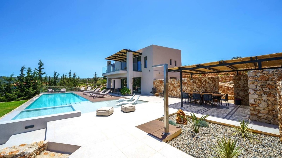 Vamos Villa | In Vivo Luxury Villa-90m2 Heated- Infinity pool,Stunning views,kids playground.