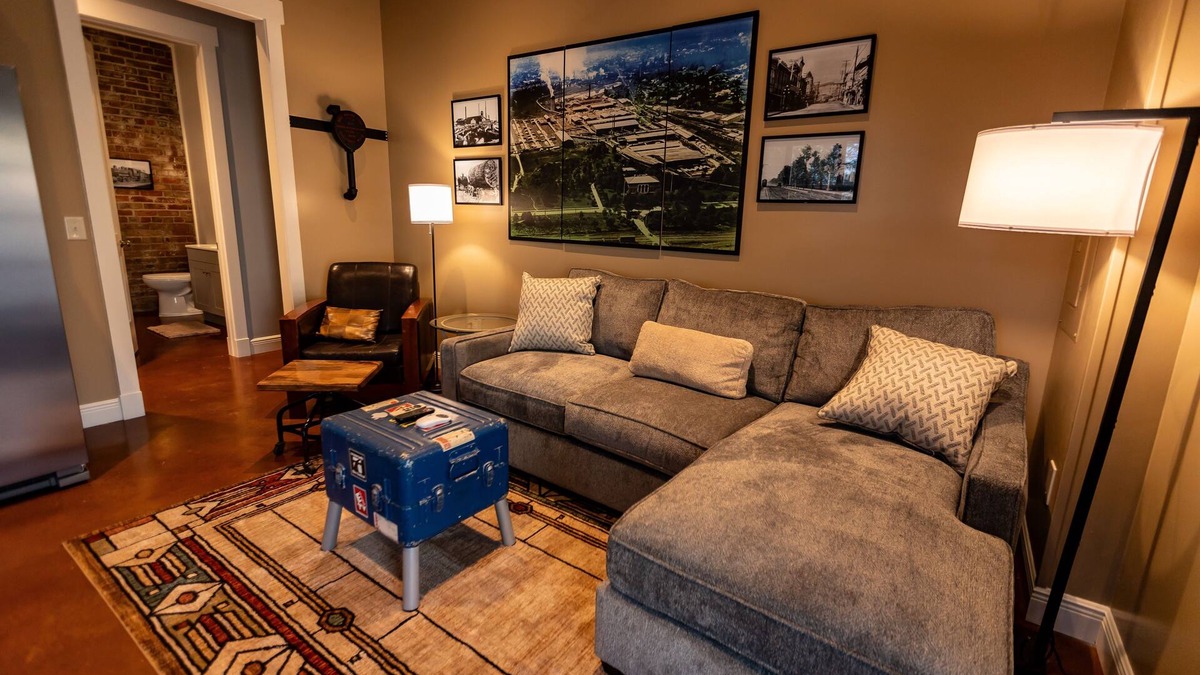 Laurel Apartment | Incognito #1: Located Steps from the Scotsman General Store - Downtown Laurel