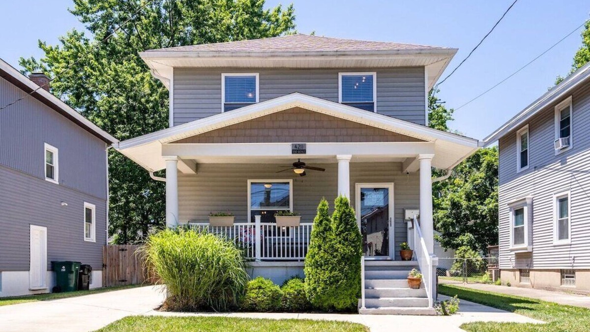 Oakley House | Incredible 3 bed Oakley Square Charmer! Enjoy everything Oakley! Best location!