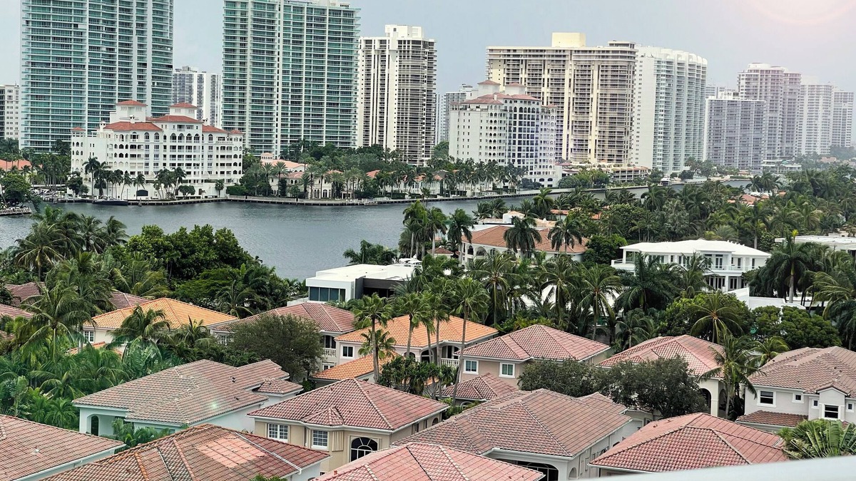 Golden Beach Apartment | Incredible apartment overlooking the intracoast. Parking included