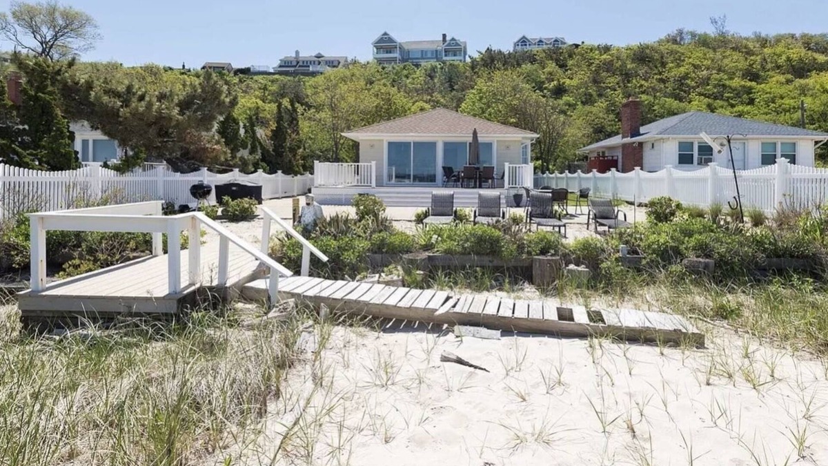 Mattituck Cottage | Incredible Beachfront Home w/Private Beach!
