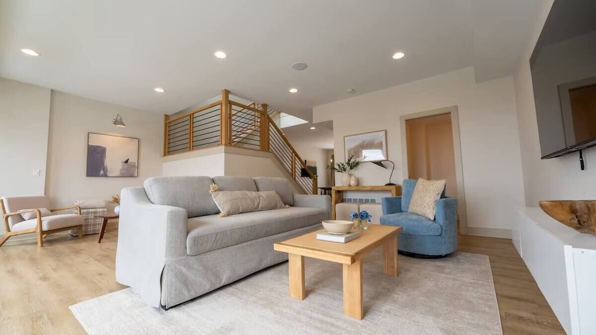 Covington House | Incredible Cincy City View Home - Rooftop Balcony! Plenty of Parking