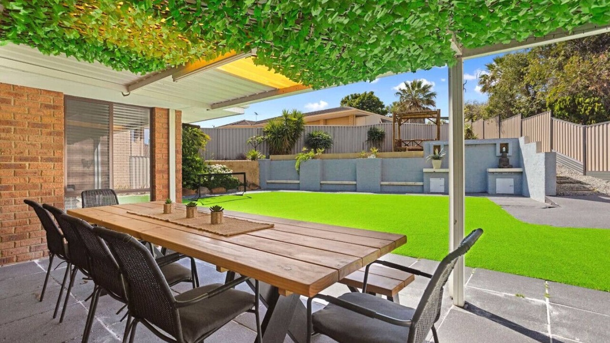 Beldon Apartment | Incredible family home in the heart of Beldon!
