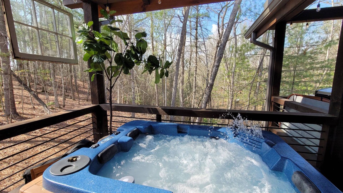 Morganton Cabin | Incredible firepit, luxurious cabin, indoor&outdoor fireplaces. Minutes to town.