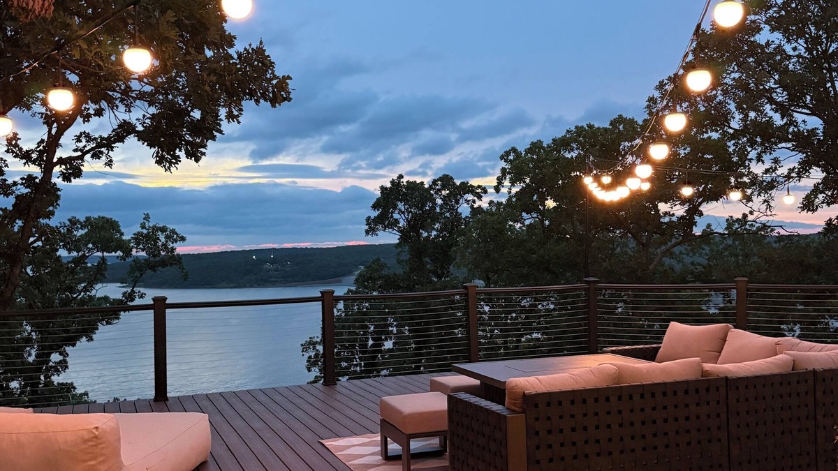 Sperry House | INCREDIBLE Lakehouse on Skiatook Lake! 4 bed/4 bath- HUGE deck overlooking lake!