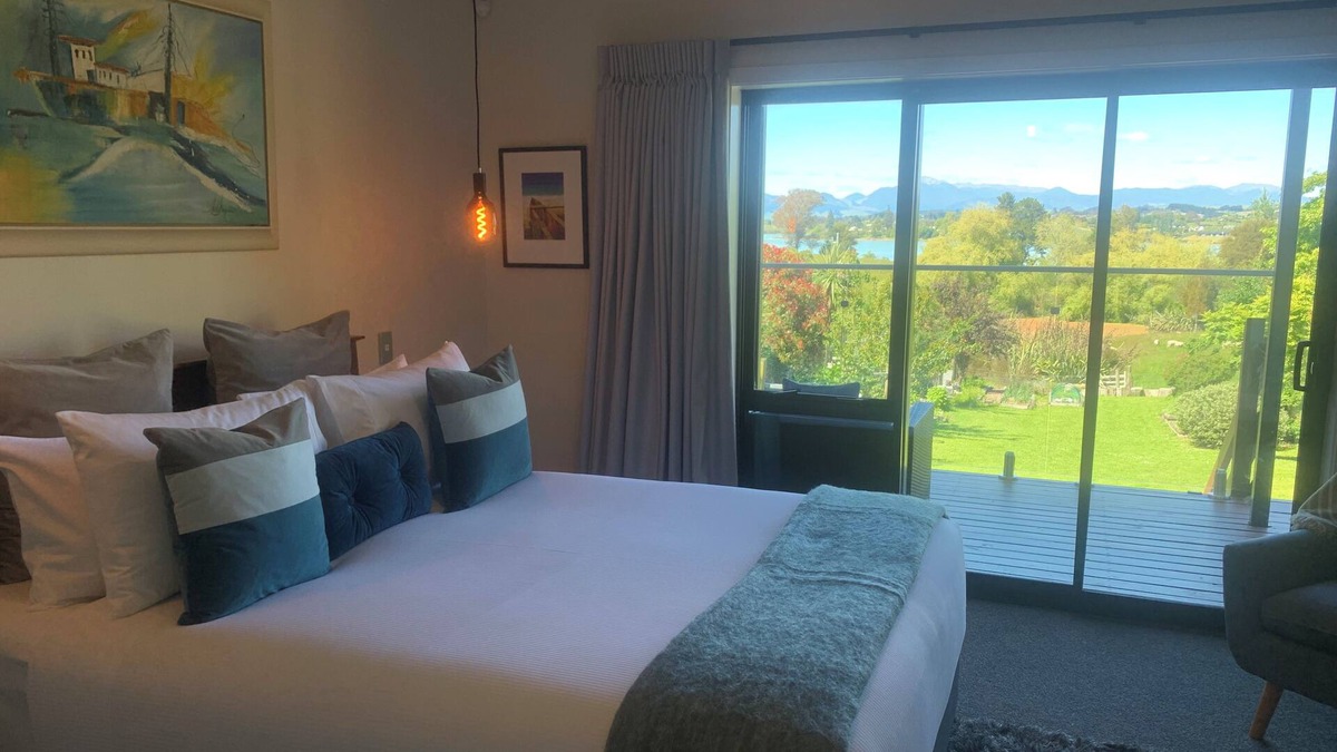 Mapua Apartment | Incredible mountain & sea viewsn- 2 Bedrooms apartment (ground floor)