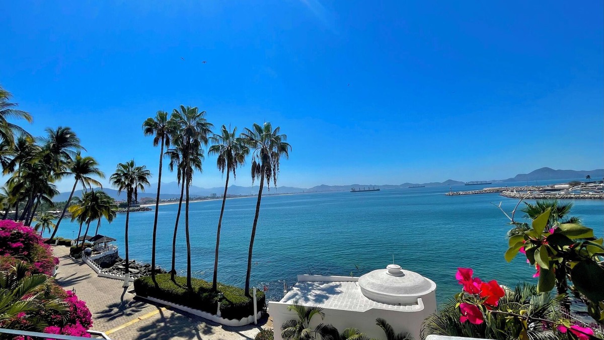 Las Hadas Condo | Incredible Ocean Front Condo with Amazing Views at Condomios Playasol Las Hadas