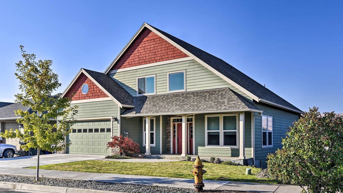 The Dalles House | Incredible Oregon Retreat w/Private Hot Tub!