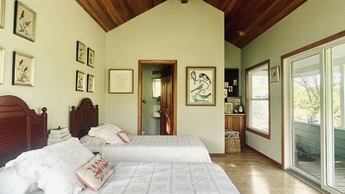 London Cottage | Incredible Treeline Views! The treehouse guest house, where the bison roam.