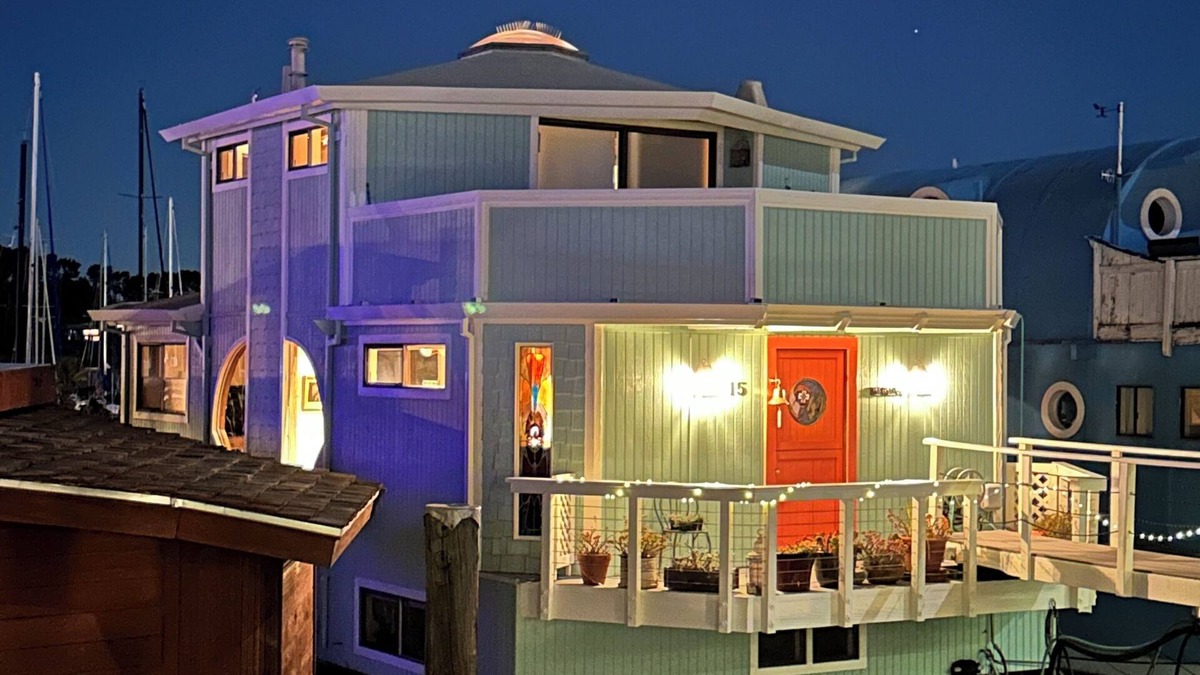 Sausalito Boat Rental | Incredible Views. Beautiful Houseboat in Sausalito.