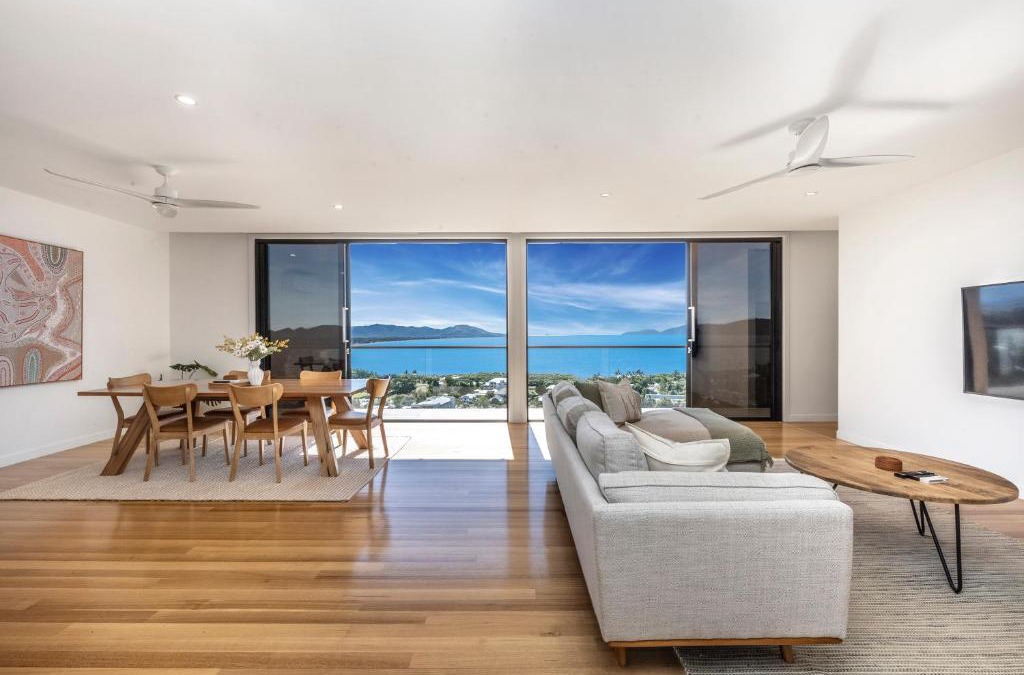 Castle Hill Apartment | Incredible Views, Open Spaces, Luxury Escapes Townsville Villa