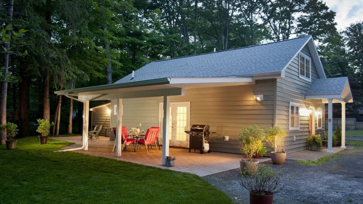Woodstock Cottage | INCREDIBLE “WALKABLE” RENTAL with Sawkill Creek Views