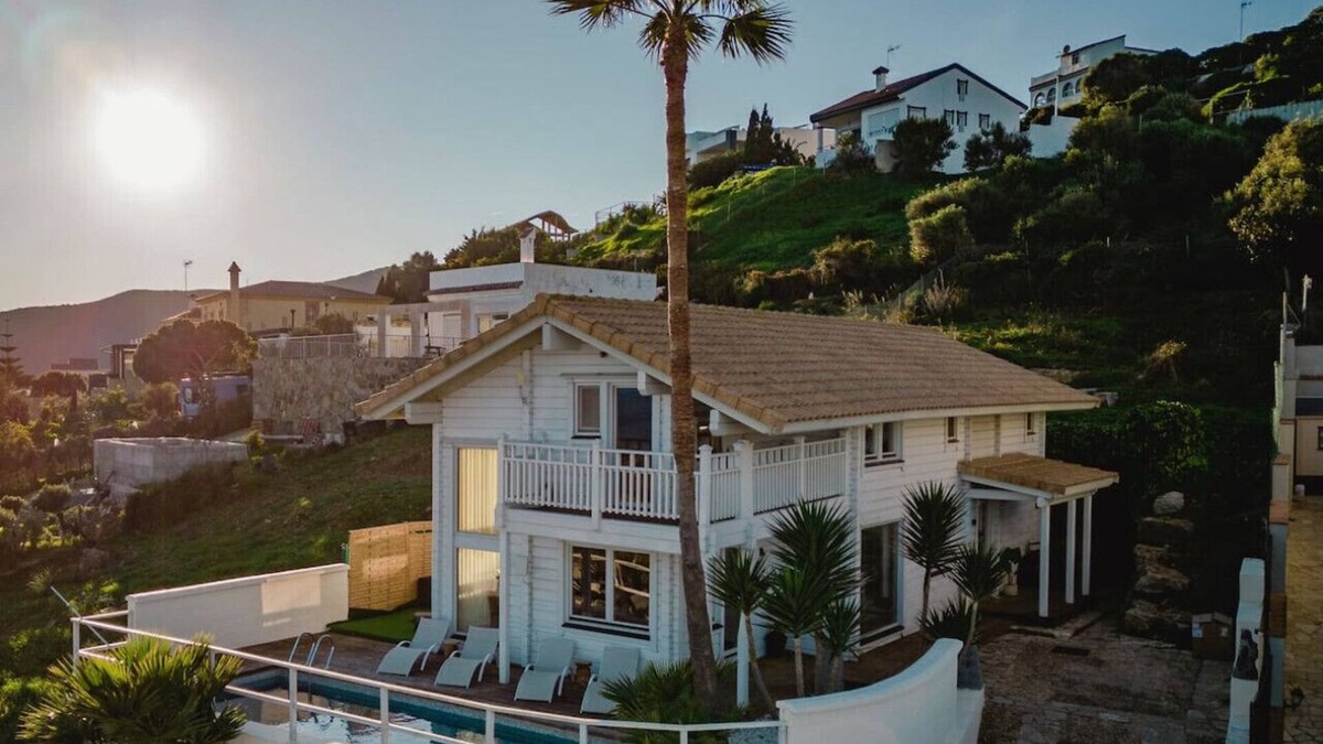 Cabrita Ski Chalet | Incredible wooden villa with sea views!