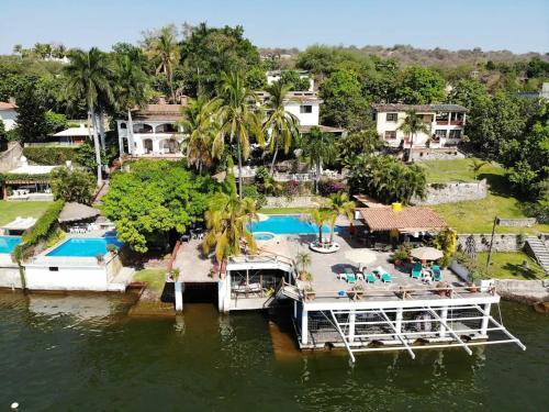 Tequesquitengo Villa | Incredibly Beautiful Big Villa For Up To 30 Guests