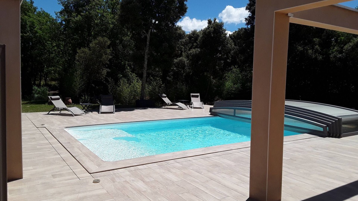 Saint-Martin-de-Londres Apartment | Independent apartment - Air conditioning - Swimming pool - Jacuzzi