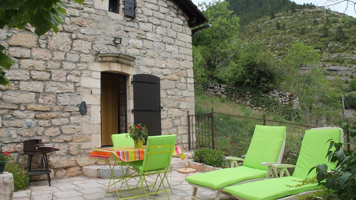 Sainte-Enimie House | Independent stone house overlooking the medieval city of Sainte Enimie