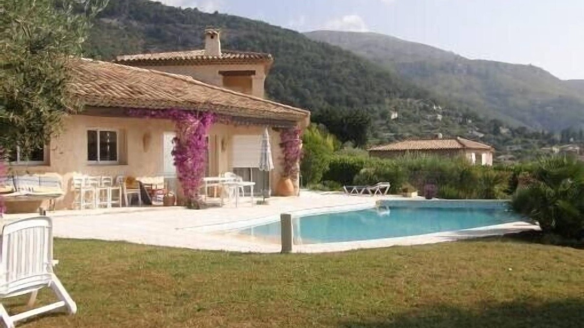 Tourrettes-sur-Loup Apartment | Independence, peace and comfort, swimming pool Mediterranean garden